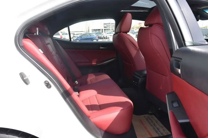 Подержанный Lexus IS 350 III Рестайлинг 2, 3.5 л, 2020 в Шардже от Alfaris Used Cars Белый цвет. Other | AUTO.AE