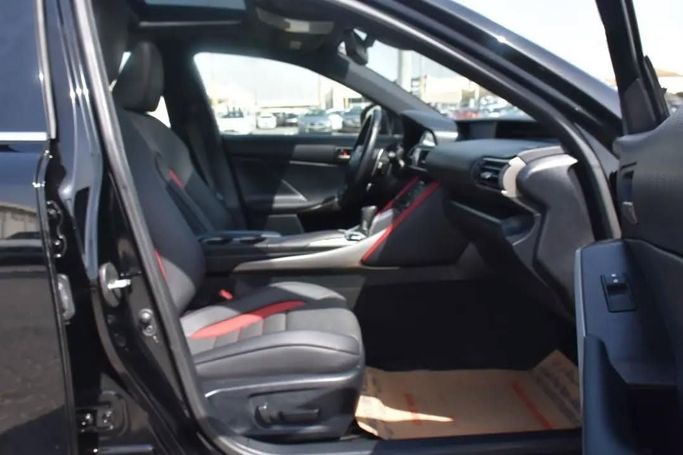 Подержанный Lexus IS 300 III Рестайлинг, 3.5 л, 2019 в Шардже от Alfaris Used Cars Черный цвет. Other | AUTO.AE
