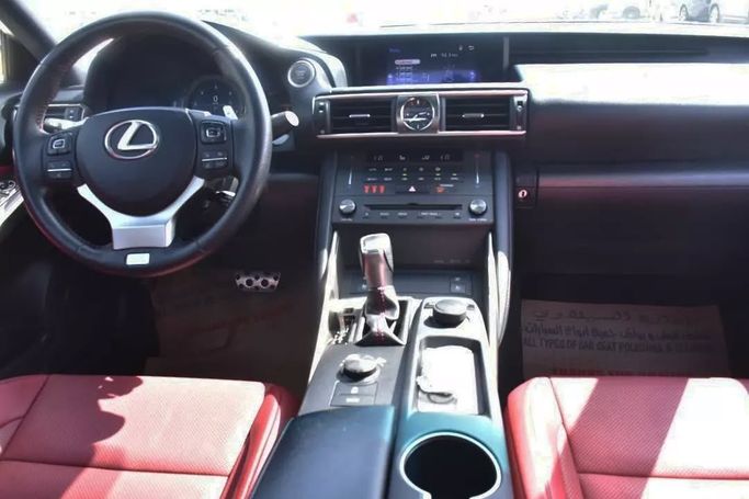 Подержанный Lexus IS 350 III Рестайлинг, 3.5 л, 2020 в Шардже от Alfaris Used Cars Серебристый цвет. Other | AUTO.AE