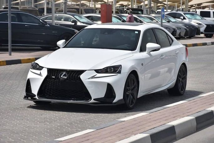 Подержанный Lexus IS 300 III Рестайлинг, 3.5 л, 2017 в Шардже от Alfaris Used Cars Белый цвет. Other | AUTO.AE
