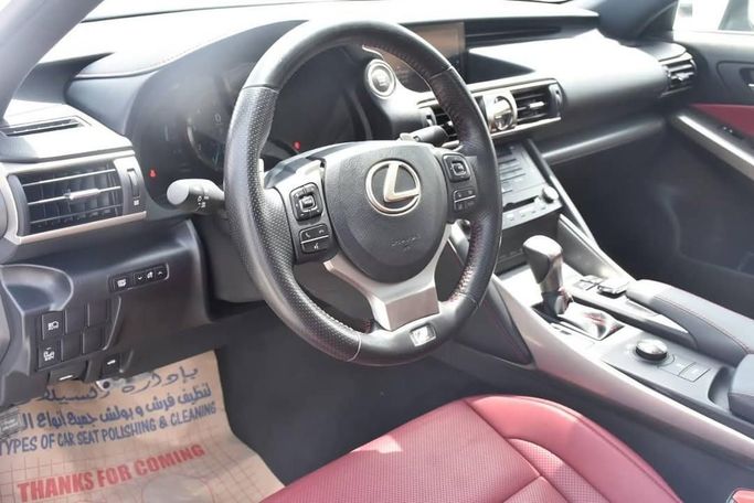 Подержанный Lexus IS 300 III Рестайлинг, 3.5 л, 2017 в Шардже от Alfaris Used Cars Белый цвет. Other | AUTO.AE