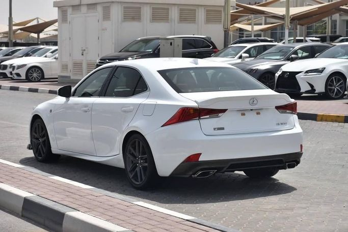 Подержанный Lexus IS 300 III Рестайлинг, 3.5 л, 2017 в Шардже от Alfaris Used Cars Белый цвет. Other | AUTO.AE