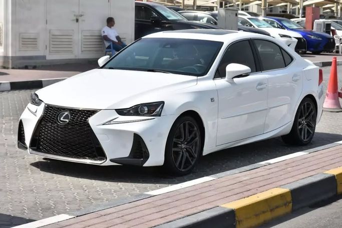 Подержанный Lexus IS 350 III Рестайлинг, 3.5 л, 2018 в Шардже от Alfaris Used Cars Белый цвет. Other | AUTO.AE