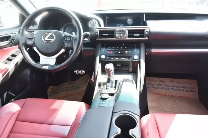 Подержанный Lexus IS 350 III Рестайлинг, 3.5 л, 2018 в Шардже от Alfaris Used Cars Белый цвет. Other | AUTO.AE