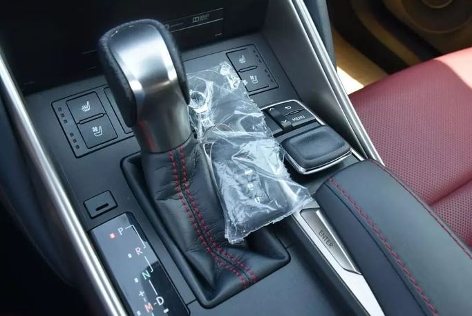 Подержанный Lexus IS 350 III Рестайлинг, 3.5 л, 2017 в Шардже от Alfaris Used Cars Белый цвет. Other | AUTO.AE