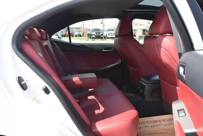 Подержанный Lexus IS 350 III Рестайлинг, 3.5 л, 2017 в Шардже от Alfaris Used Cars Белый цвет. Other | AUTO.AE