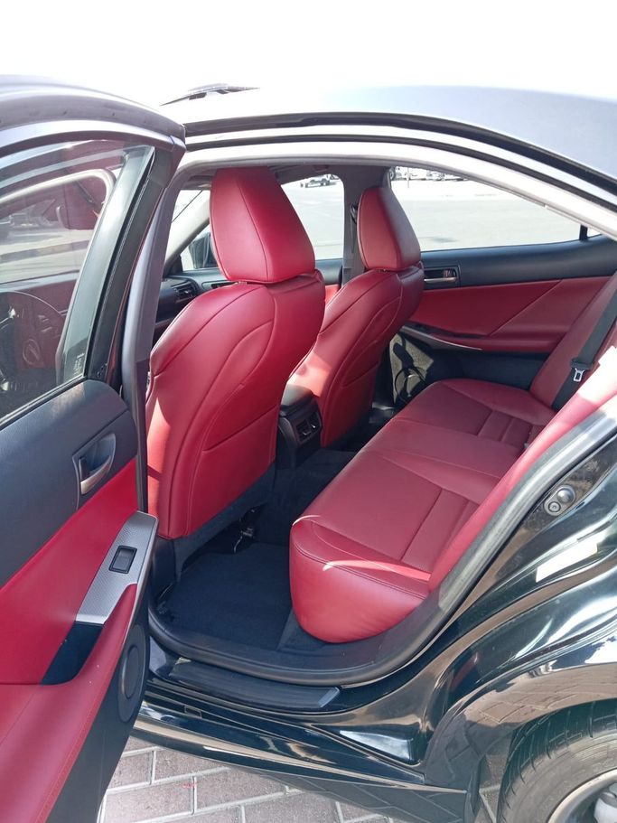 Подержанный Lexus IS 200t III Рестайлинг, 2.0 л, 2017 в Шардже от Mohammad Al Hamadani Used Cars Черный цвет. Американская | AUTO.AE