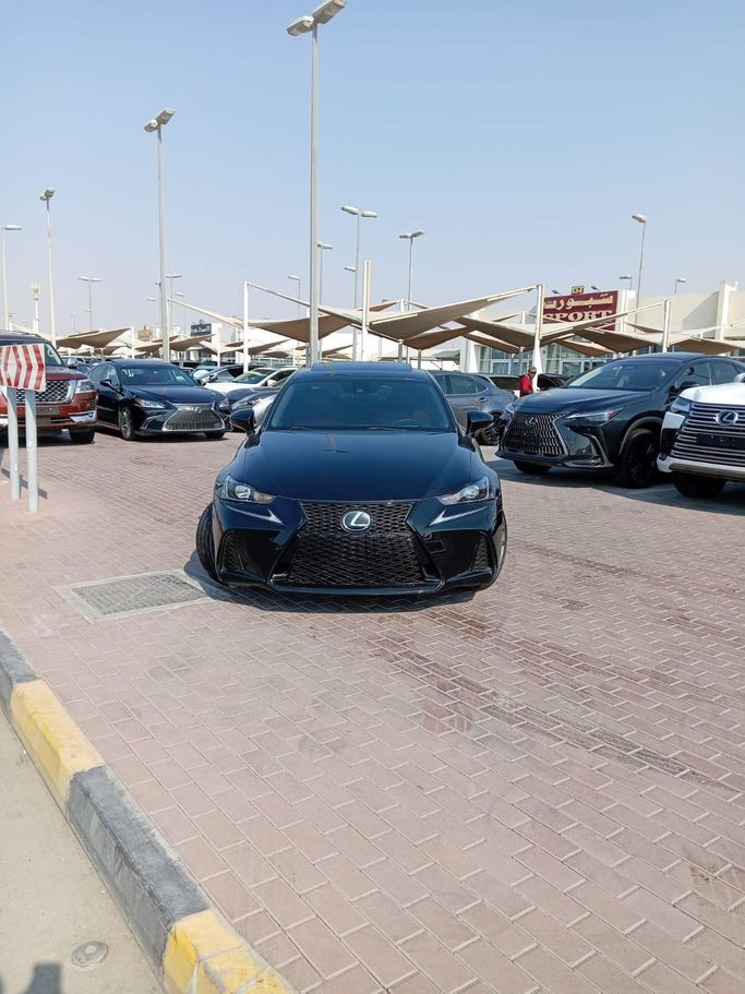 Подержанный Lexus IS 200t III Рестайлинг, 2.0 л, 2017 в Шардже от Mohammad Al Hamadani Used Cars Черный цвет. Американская | AUTO.AE