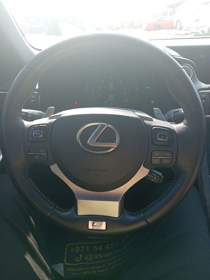 Подержанный Lexus IS 300 III Рестайлинг, 3.5 л, 2018 в Шардже от Mohammad Al Hamadani Used Cars Черный цвет. Американская | AUTO.AE