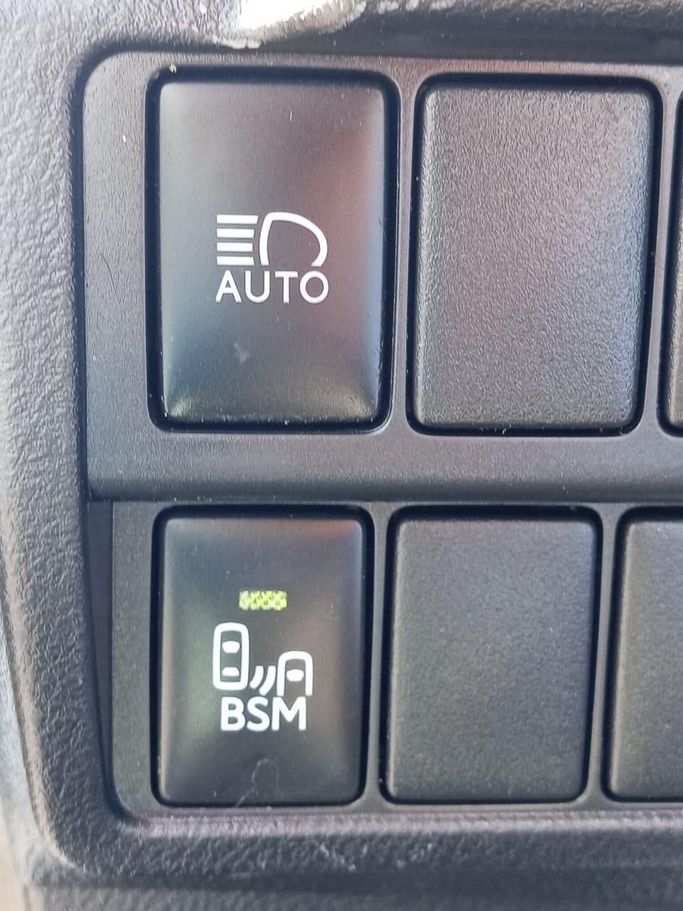 Used Lexus IS 350 III Facelift, 3.5 l, 2017 in Sharjah by Mohammad Al Hamadani Used Cars, White color. American Specs | AUTO.AE