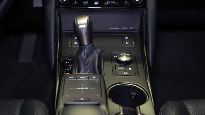 Подержанный Lexus IS 300 III Рестайлинг 2, 2.0 л, 2021 в Шардже от Alsalama Motors Синий цвет. Американская | AUTO.AE