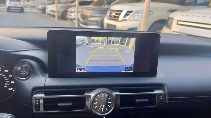 Подержанный Lexus IS 300 III Рестайлинг 2, 3.5 л, 2021 в Шардже от Alsalama Motors Синий цвет. Американская | AUTO.AE