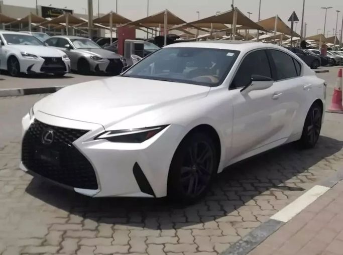 Подержанный Lexus IS 300 III Рестайлинг 2, 3.5 л, 2021 в Шардже от Alfaris Used Cars Белый цвет. Other | AUTO.AE