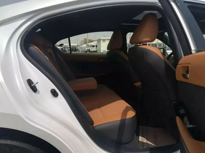 Подержанный Lexus IS 300 III Рестайлинг 2, 3.5 л, 2021 в Шардже от Alfaris Used Cars Белый цвет. Other | AUTO.AE