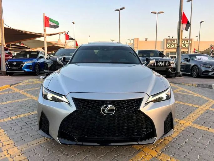 Подержанный Lexus IS 350 III Рестайлинг 2, 3.5 л, 2023 в Шардже от Karkuk Used Cars Серебристый цвет. Американская | AUTO.AE