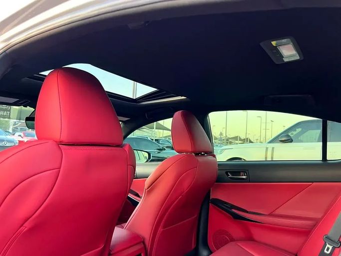 Подержанный Lexus IS 350 III Рестайлинг 2, 3.5 л, 2023 в Шардже от Karkuk Used Cars Серебристый цвет. Американская | AUTO.AE