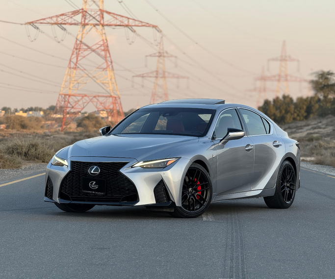 Подержанный Lexus IS 350 III Рестайлинг 2, 3.5 л, 2022 в Шардже от Al Basma Motors Серый цвет. Американская | AUTO.AE