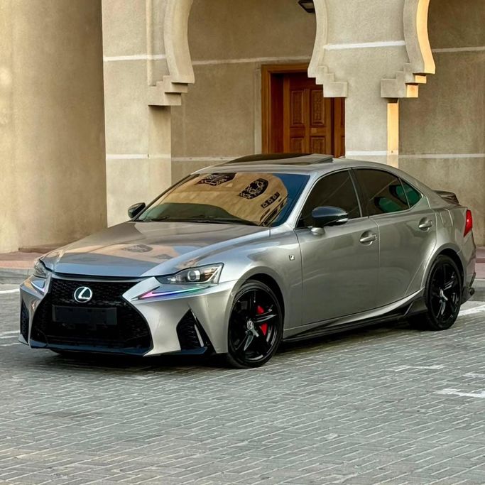 Подержанный Lexus IS 300 III Рестайлинг, 3.5 л, 2017 в Шардже от Sarmad Cars Золотистый цвет. Other | AUTO.AE