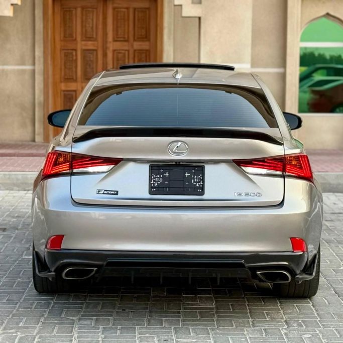 Подержанный Lexus IS 300 III Рестайлинг, 3.5 л, 2017 в Шардже от Sarmad Cars Золотистый цвет. Other | AUTO.AE