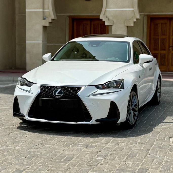 Подержанный Lexus IS 200t III Рестайлинг, 2.0 л, 2017 в Шардже от Sarmad Cars Белый цвет. Other | AUTO.AE
