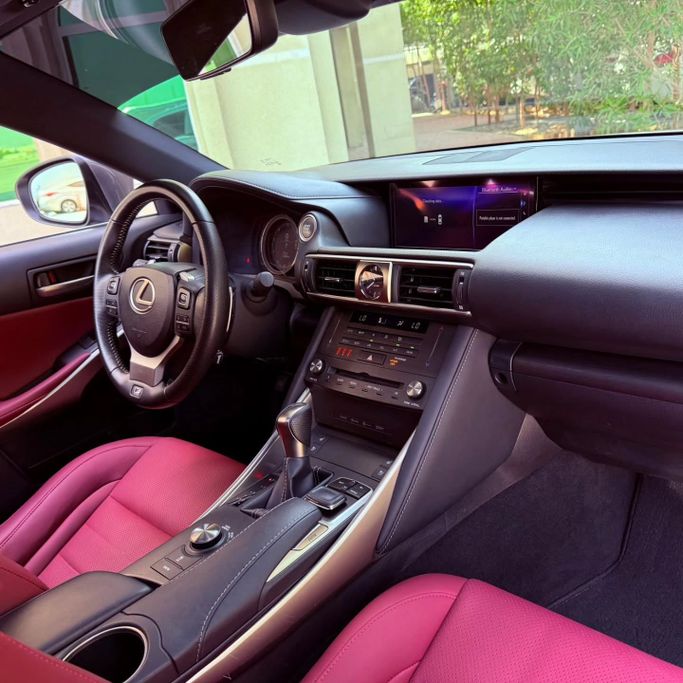 Подержанный Lexus IS 300 III Рестайлинг, 3.5 л, 2019 в Шардже от Sarmad Cars Серый цвет. Other | AUTO.AE