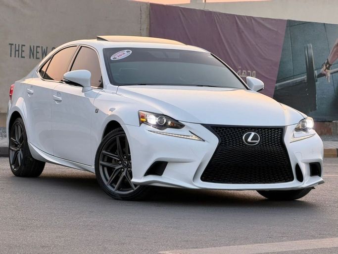 Подержанный Lexus IS 250 III, 2.5 л, 2014 в Шардже от Al Fareed Used Cars Белый цвет. Американская | AUTO.AE