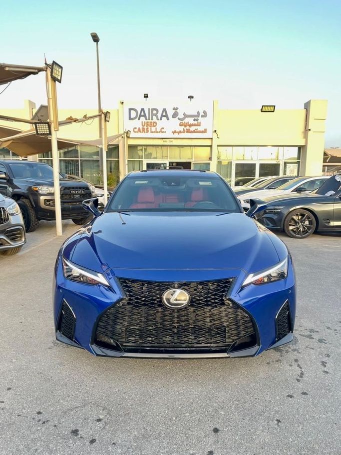 Подержанный Lexus IS 350 III Рестайлинг 2, 3.5 л, 2023 в Шардже от Daira Used Cars Синий цвет. Американская | AUTO.AE | Объявление #259229