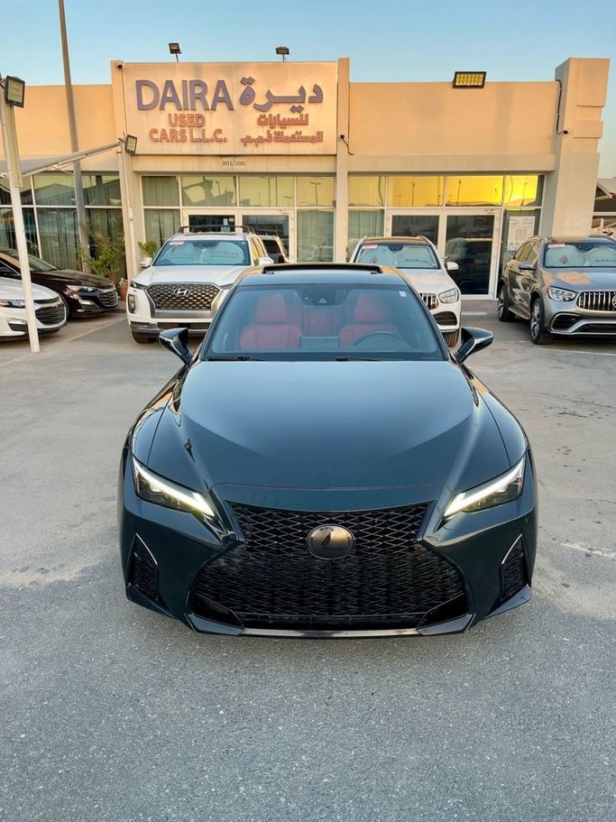 Подержанный Lexus IS 350 III Рестайлинг 2, 3.5 л, 2023 в Шардже от Daira Used Cars Черный цвет. Американская | AUTO.AE | Объявление #259230