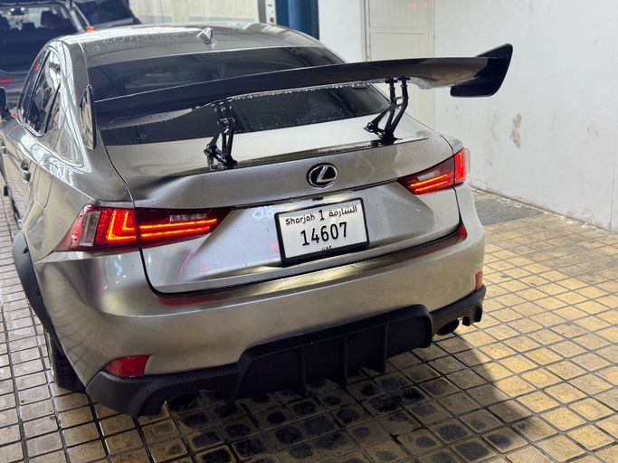 Подержанный Lexus IS 250 III, 2.5 л, 2014 в Шардже Серебристый цвет. Американская | AUTO.AE | Объявление #265799