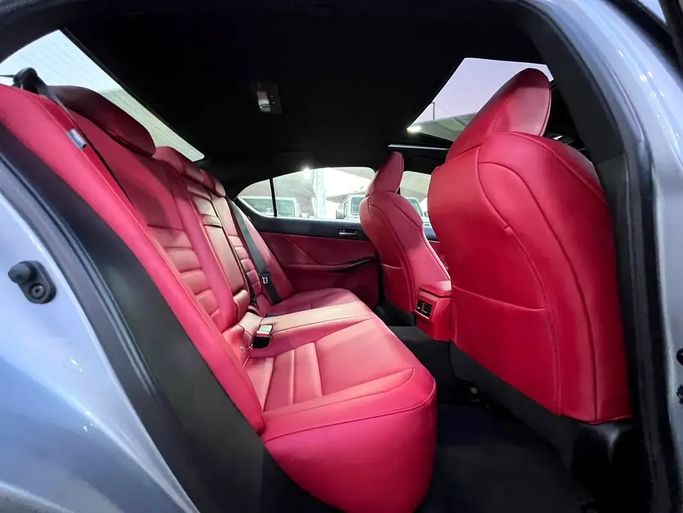 Подержанный Lexus IS 350 III Рестайлинг 2, 3.5 л, 2024 в ОАЭ, Шарджа от Rebou Alfakhama Серебристый цвет. Американская | AUTO.AE | Объявление #295798 — фото 11 из 17