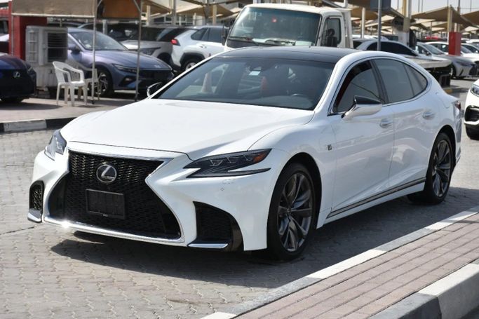 Подержанный Lexus LS 500 V, 3.4 л, 2018 в Шардже от Alfaris Used Cars Белый цвет. Other | AUTO.AE