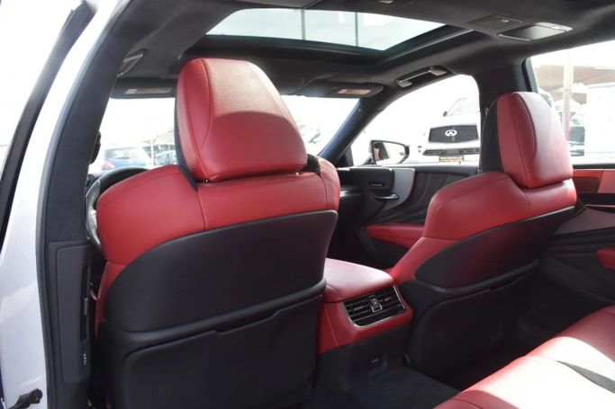 Подержанный Lexus LS 500 V, 3.4 л, 2018 в Шардже от Alfaris Used Cars Белый цвет. Other | AUTO.AE