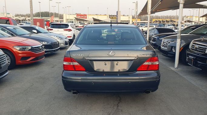Подержанный Lexus LS 430 III Рестайлинг, 4.3 л, 2005 в Шардже от Ishtar Used Cars Черный цвет. GCC | AUTO.AE