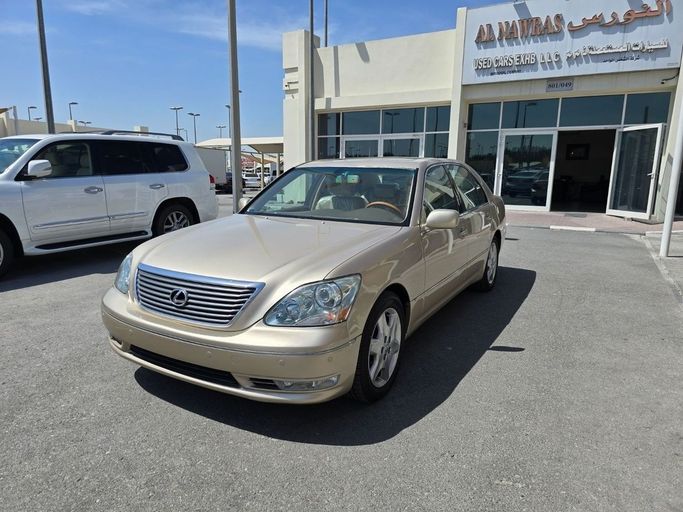 Подержанный Lexus LS 430 III Рестайлинг, 4.3 л, 2005 в Шардже от Alnawras Cars Золотистый цвет. Американская | AUTO.AE