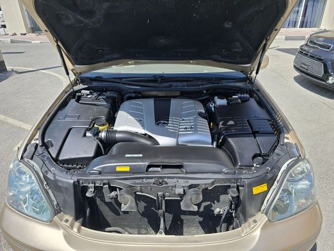 Подержанный Lexus LS 430 III Рестайлинг, 4.3 л, 2005 в Шардже от Alnawras Cars Золотистый цвет. Американская | AUTO.AE
