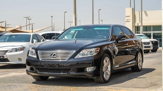 Подержанный Lexus LS 460 IV Рестайлинг, 4.6 л, 2011 в Шардже от Alnawras Cars Черный цвет.  | AUTO.AE