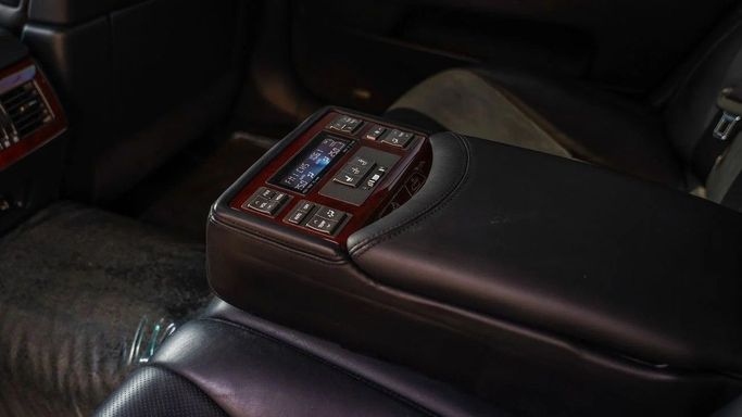 Подержанный Lexus LS 460 IV Рестайлинг, 4.6 л, 2011 в Шардже от Alnawras Cars Черный цвет.  | AUTO.AE