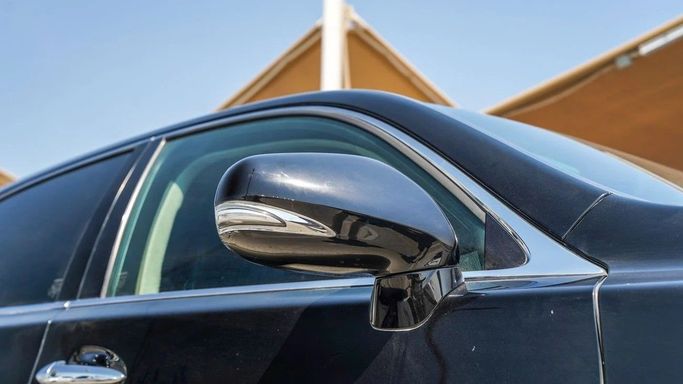 Подержанный Lexus LS 460 IV Рестайлинг, 4.6 л, 2011 в Шардже от Alnawras Cars Черный цвет.  | AUTO.AE