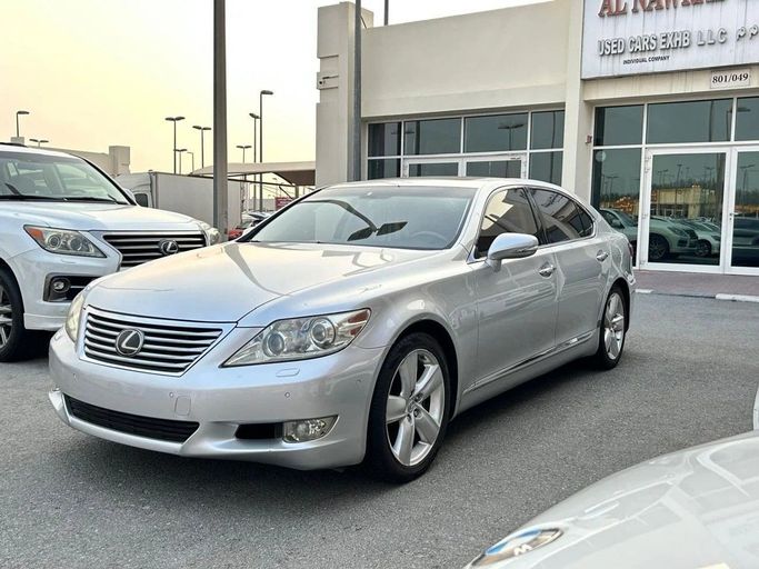 Подержанный Lexus LS 460 L IV Рестайлинг, 4.6 л, 2010 в Шардже от Alnawras Cars Серебристый цвет. Американская | AUTO.AE