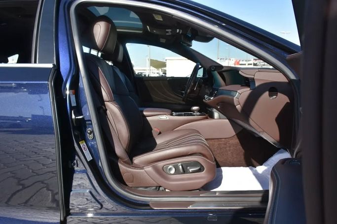 Подержанный Lexus LS 500h V, 3.5 л, 2019 в Шардже от Alfaris Used Cars Синий цвет. Other | AUTO.AE