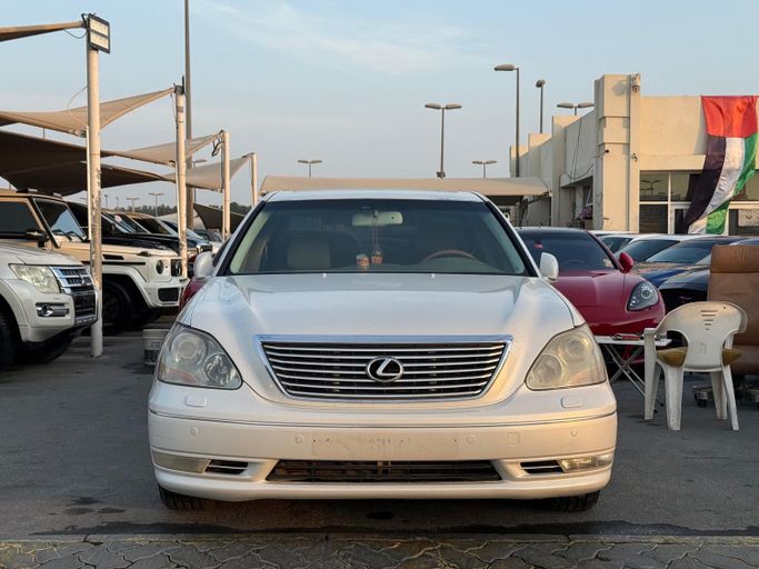 Подержанный Lexus LS 430 III Рестайлинг, 4.3 л, 2004 в Шардже от Al Suraj Al Muneer Used Cars Белый цвет. GCC | AUTO.AE