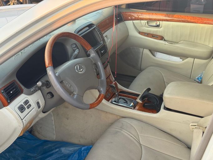 Подержанный Lexus LS 430 III Рестайлинг, 4.3 л, 2004 в Шардже от Al Suraj Al Muneer Used Cars Белый цвет. GCC | AUTO.AE