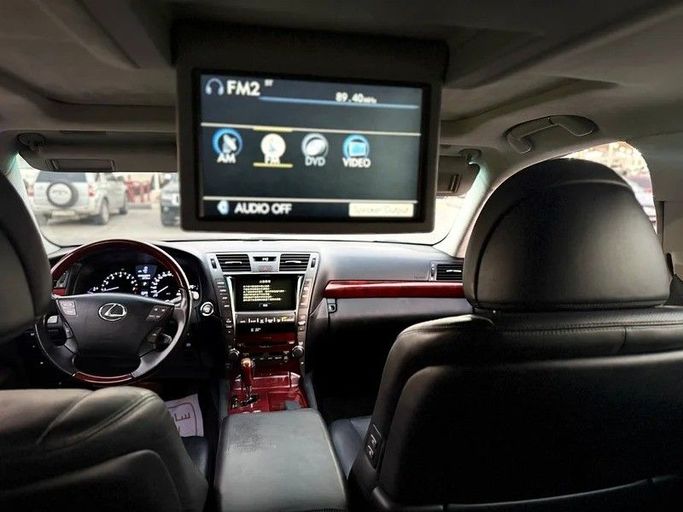 Подержанный Lexus LS 460 L IV, 4.6 л, 2009 в Шардже от Al Fakhamah Used Cars Черный цвет. Японская | AUTO.AE