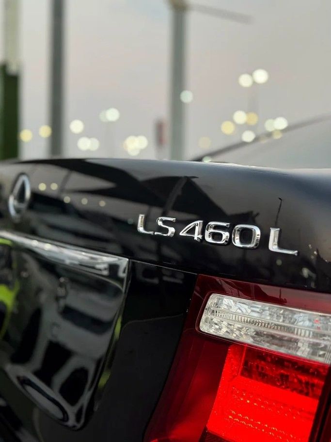 Подержанный Lexus LS 460 L IV, 4.6 л, 2009 в Шардже от Al Fakhamah Used Cars Черный цвет. Японская | AUTO.AE