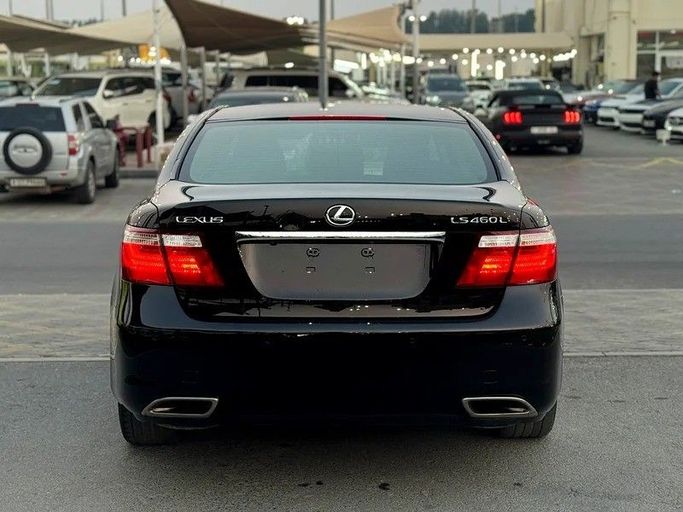 Подержанный Lexus LS 460 L IV, 4.6 л, 2009 в Шардже от Al Fakhamah Used Cars Черный цвет. Японская | AUTO.AE