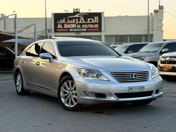 Подержанный Lexus LS 460 L IV Рестайлинг, 4.6 л, 2010 в Шардже от Hamsat Waad Серебристый цвет. Американская | AUTO.AE