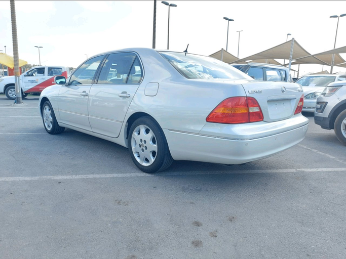 Подержанный Lexus LS 430 III, 4.3 л, 2003 в Шардже от Alsabah Used Cars Белый цвет. Японская | AUTO.AE