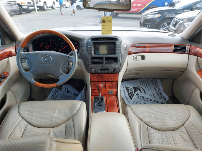 Подержанный Lexus LS 430 III, 4.3 л, 2003 в Шардже от Alsabah Used Cars Белый цвет. Японская | AUTO.AE