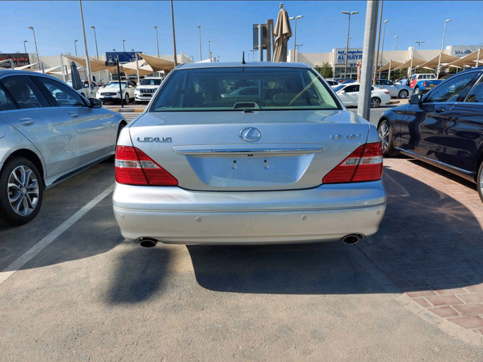 Used Lexus LS 430 III Facelift, 4.3 l, 2006 in Sharjah by Daira Used Cars, Silver color. American Specs | AUTO.AE