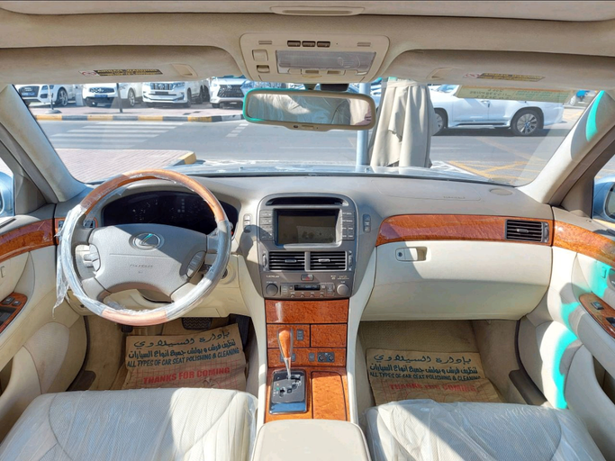 Used Lexus LS 430 III Facelift, 4.3 l, 2006 in Sharjah by Daira Used Cars, Silver color. American Specs | AUTO.AE